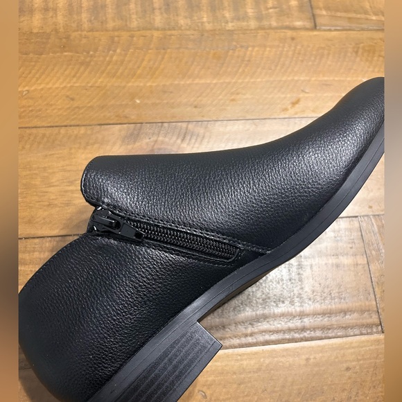 Kensie Sammy Black Ankle Boot - Picture 8 of 11